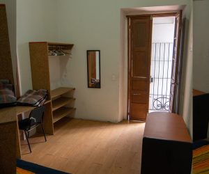 Room 9 (5) Room 9 (5)