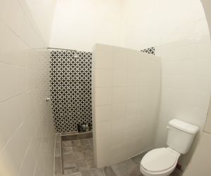Shared bathroom 2 (2) Shared bathroom 2 (2)