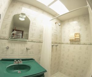 Bathroom 1 (2) Bathroom 1 (2)
