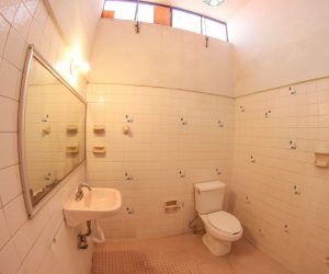 Bathroom between rooms 9 & 10 (1) Bathroom between rooms 9 & 10 (1)