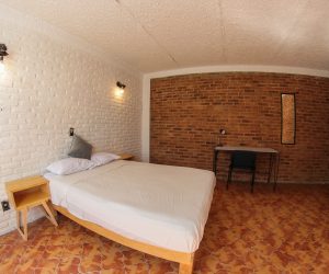 Room 9 (5) Room 9 (5)