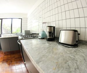 Kitchen (5) Kitchen (5)