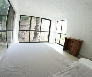 Room 1 (4) Room 1 (4)