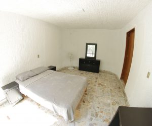 Room 2 (5) Room 2 (5)