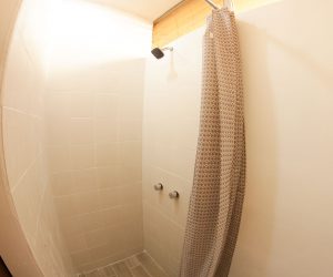 Shared bathroom 1 (1) Shared bathroom 1 (1)