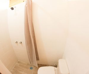 Shared bathroom 1 (2) Shared bathroom 1 (2)