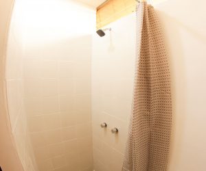 Shared bathroom 1 (3) Shared bathroom 1 (3)